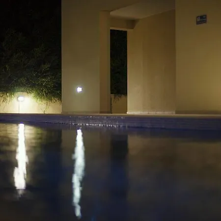 2 Bedroom Luxury With Pool In Patroves 度假居 *
