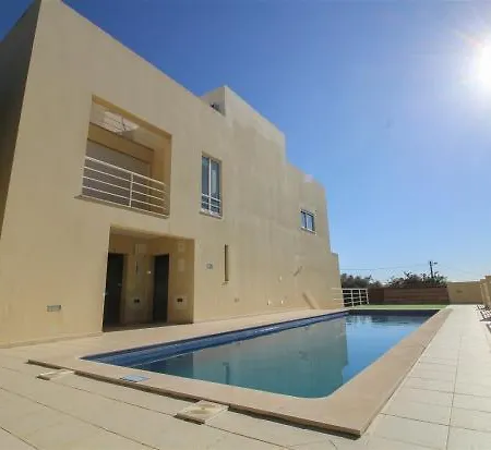 2 Bedroom Luxury With Pool In Patroves Tatil Evi